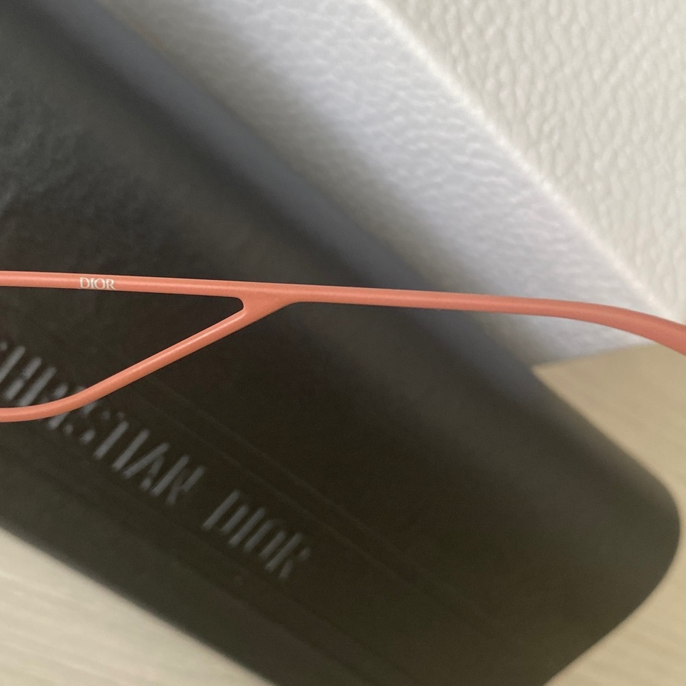 Dior 30Montaigne BNWB
Matte sunglasses - Picture 8 of 11